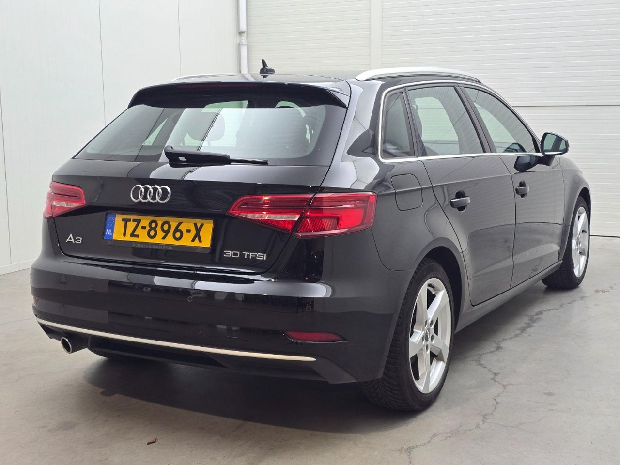 Audi A3 Sportback 30 TFSI Sport Lease Edition | 2018 | 121.664 km | Automaat | TZ896X | NAP: Logisch - هاتشباك: صورة 4 Audi A3 Sportback 30 TFSI Sport Lease Edition | 2018 | 121.664 km | Automaat | TZ896X | NAP: Logisch - هاتشباك: صورة 4