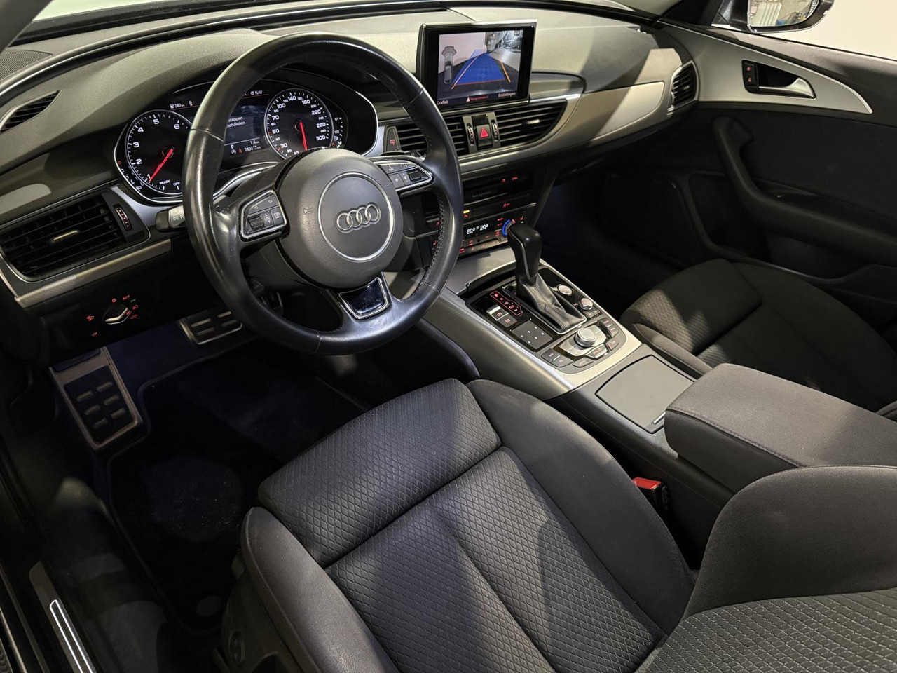 Audi | A6 Avant | 1.8 TFSI ultra Premium Edition | 2016 | 240.412 km | Automaat | L563VD | Geen oordeel - سيارة: صورة 4 Audi | A6 Avant | 1.8 TFSI ultra Premium Edition | 2016 | 240.412 km | Automaat | L563VD | Geen oordeel - سيارة: صورة 4