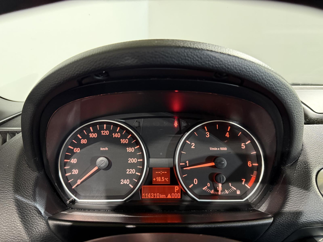 BMW | 1-serie Cabrio | 118i High Executive | 2009 | 114.310 km | 43HZT4 | Logisch - سيارة: صورة 4 BMW | 1-serie Cabrio | 118i High Executive | 2009 | 114.310 km | 43HZT4 | Logisch - سيارة: صورة 4