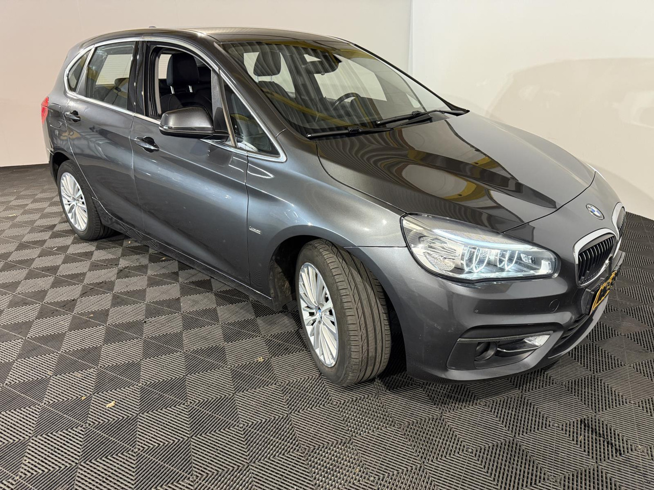 BMW | 2-serie Active Tourer | 218d Corporate Lease Luxury | 2015 | 223.959 km | HG351B | Logisch - سيارة: صورة 3 BMW | 2-serie Active Tourer | 218d Corporate Lease Luxury | 2015 | 223.959 km | HG351B | Logisch - سيارة: صورة 3