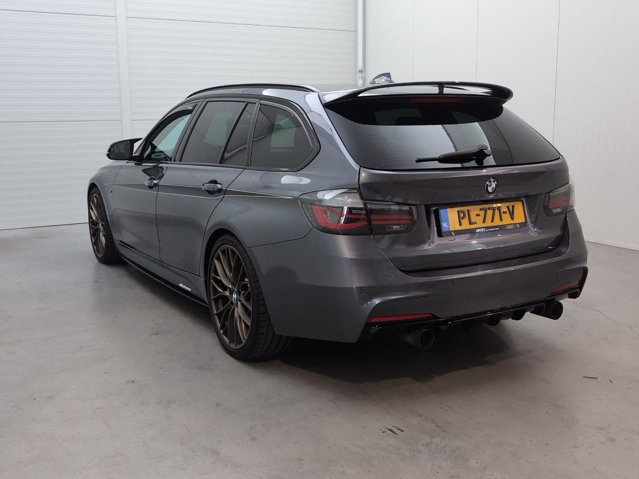 BMW 3-serie Touring 340i xDrive High Executive | 2017 | 202.316 km | Automaat | PL771V | NAP: Geen oordeel - سيارة: صورة 3 BMW 3-serie Touring 340i xDrive High Executive | 2017 | 202.316 km | Automaat | PL771V | NAP: Geen oordeel - سيارة: صورة 3