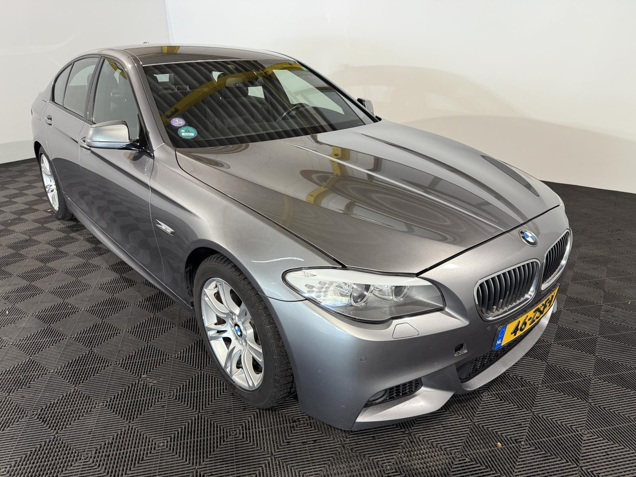BMW | 5-serie | 520i High Executive | 2013 | 218.545 km | 46ZSF1 | Logisch - سيدان: صورة 3 BMW | 5-serie | 520i High Executive | 2013 | 218.545 km | 46ZSF1 | Logisch - سيدان: صورة 3