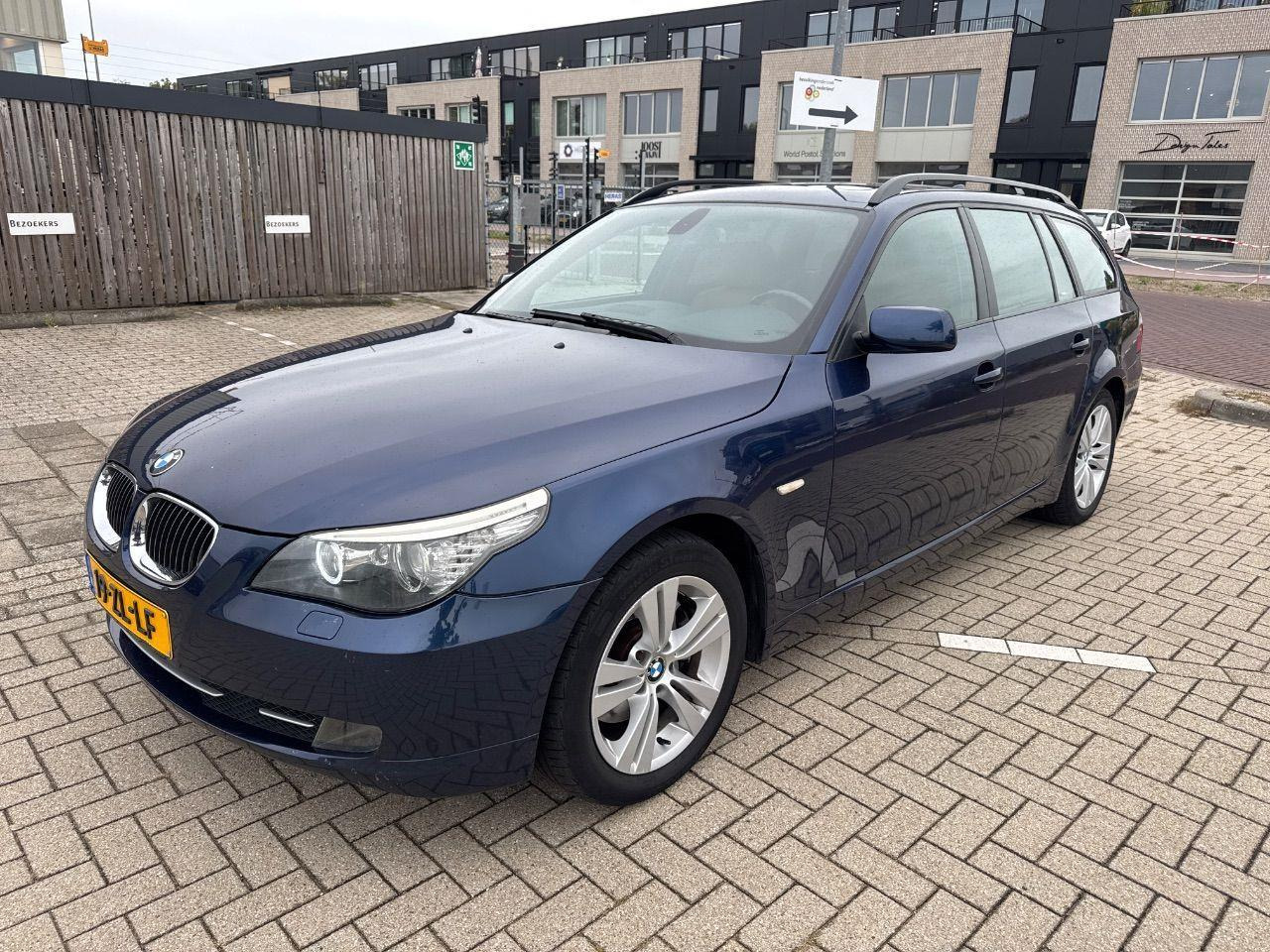 BMW 5 - serie Touring 525xd Business Line | 2008 | 317.703 km | Automaat | 19ZLLF | NAP: Logisch - سيارة: صورة 1 BMW 5 - serie Touring 525xd Business Line | 2008 | 317.703 km | Automaat | 19ZLLF | NAP: Logisch - سيارة: صورة 1