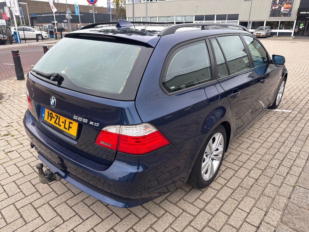 BMW 5 - serie Touring 525xd Business Line | 2008 | 317.703 km | Automaat | 19ZLLF | NAP: Logisch - سيارة: صورة 4 BMW 5 - serie Touring 525xd Business Line | 2008 | 317.703 km | Automaat | 19ZLLF | NAP: Logisch - سيارة: صورة 4