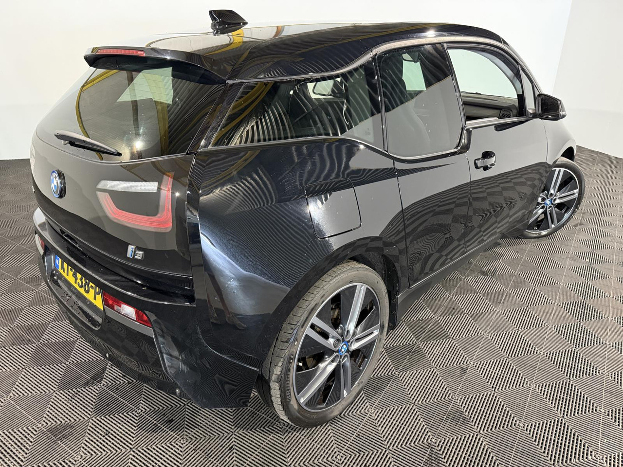 BMW i3 Basis 94Ah 33 kWh | 2017 | 226.715 km | KT-438-P - هاتشباك: صورة 5 BMW i3 Basis 94Ah 33 kWh | 2017 | 226.715 km | KT-438-P - هاتشباك: صورة 5