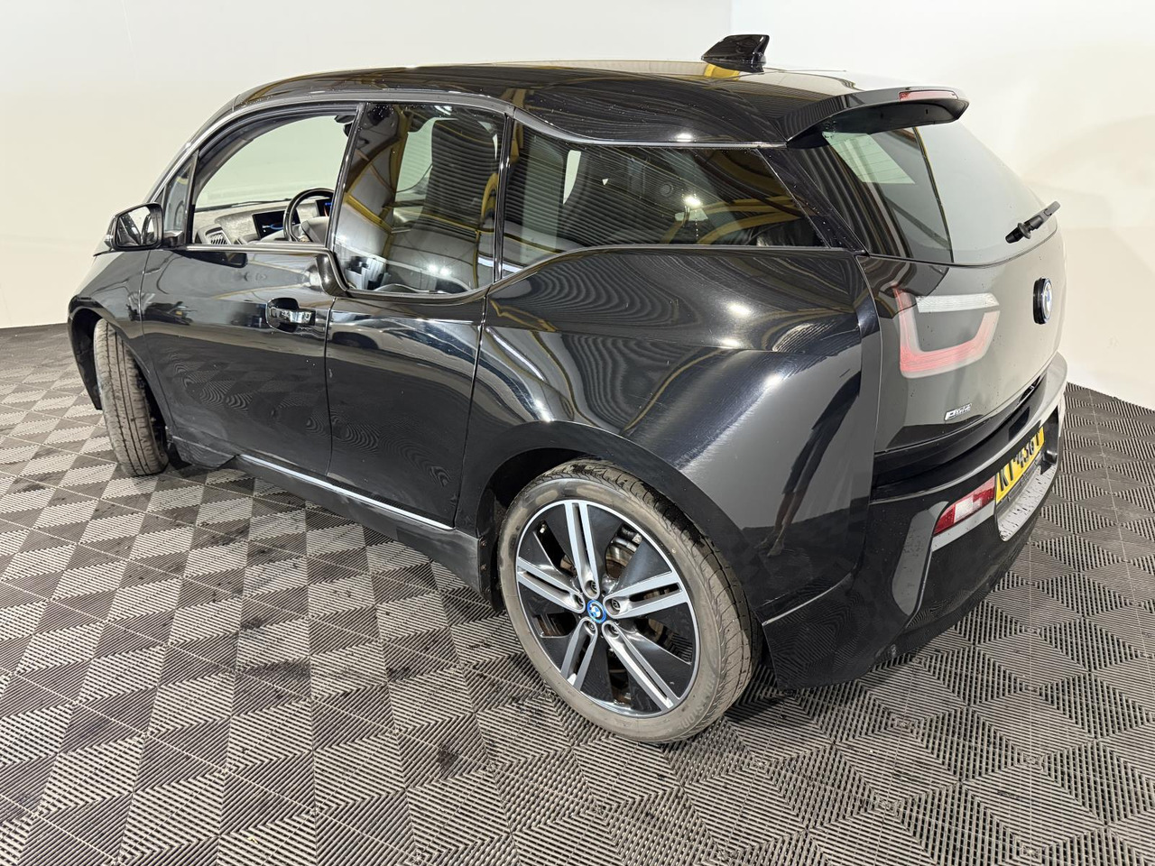 BMW i3 Basis 94Ah 33 kWh | 2017 | 226.715 km | KT-438-P - هاتشباك: صورة 3 BMW i3 Basis 94Ah 33 kWh | 2017 | 226.715 km | KT-438-P - هاتشباك: صورة 3