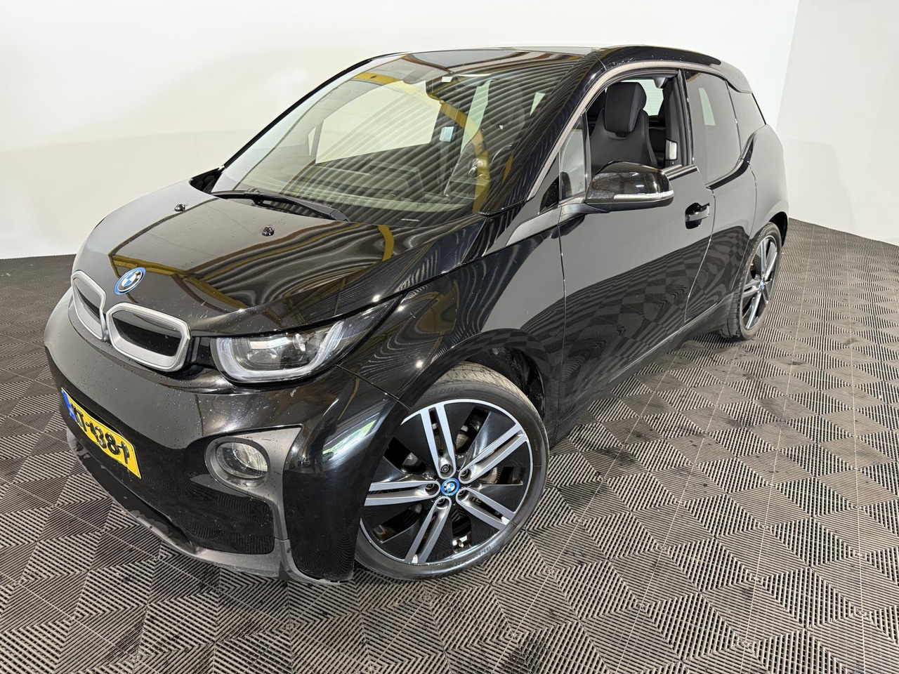 BMW i3 Basis 94Ah 33 kWh | 2017 | 226.715 km | KT-438-P - هاتشباك: صورة 1 BMW i3 Basis 94Ah 33 kWh | 2017 | 226.715 km | KT-438-P - هاتشباك: صورة 1