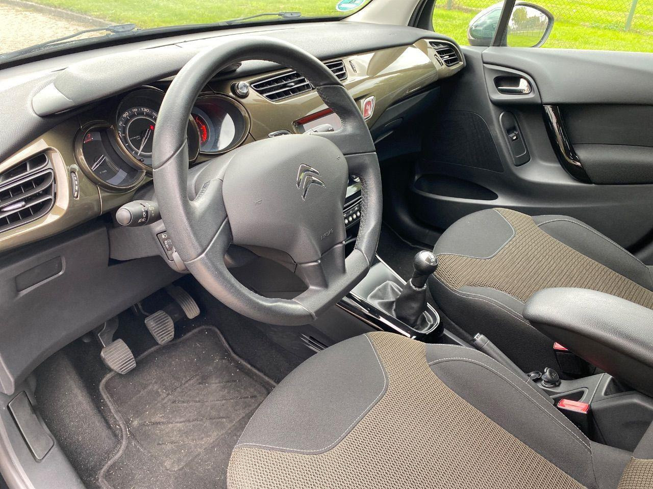 Citroen C3 1.2 VTi Collection | 2012 | 66.290 km | 57ZFL1 | NAP: Logisch - هاتشباك: صورة 5 Citroen C3 1.2 VTi Collection | 2012 | 66.290 km | 57ZFL1 | NAP: Logisch - هاتشباك: صورة 5