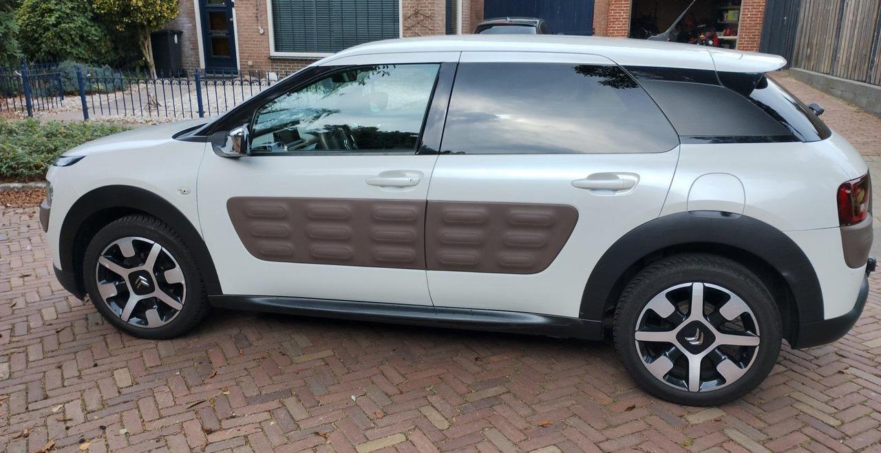 Citroen | C4 Cactus | 1.6 BlueHDi Business | 2015 | 201.033 km | GP170S | Logisch - سيارة دفع رباعي: صورة 2 Citroen | C4 Cactus | 1.6 BlueHDi Business | 2015 | 201.033 km | GP170S | Logisch - سيارة دفع رباعي: صورة 2