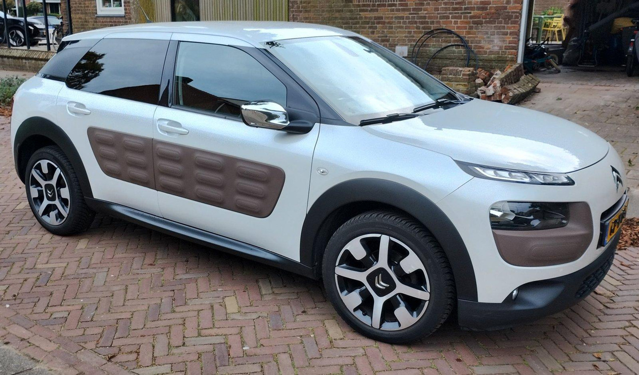 Citroen | C4 Cactus | 1.6 BlueHDi Business | 2015 | 201.033 km | GP170S | Logisch - سيارة دفع رباعي: صورة 1 Citroen | C4 Cactus | 1.6 BlueHDi Business | 2015 | 201.033 km | GP170S | Logisch - سيارة دفع رباعي: صورة 1