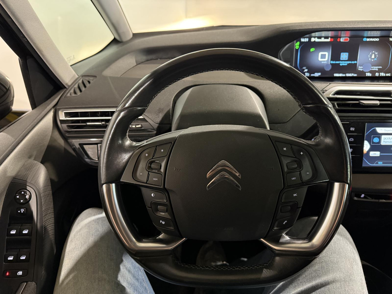 Citroen | Grand C4 Picasso 7 Pers | 1.6 THP Intensive | 2015 | 198.648 km | GH027T | Logisch - سيارة: صورة 5 Citroen | Grand C4 Picasso 7 Pers | 1.6 THP Intensive | 2015 | 198.648 km | GH027T | Logisch - سيارة: صورة 5
