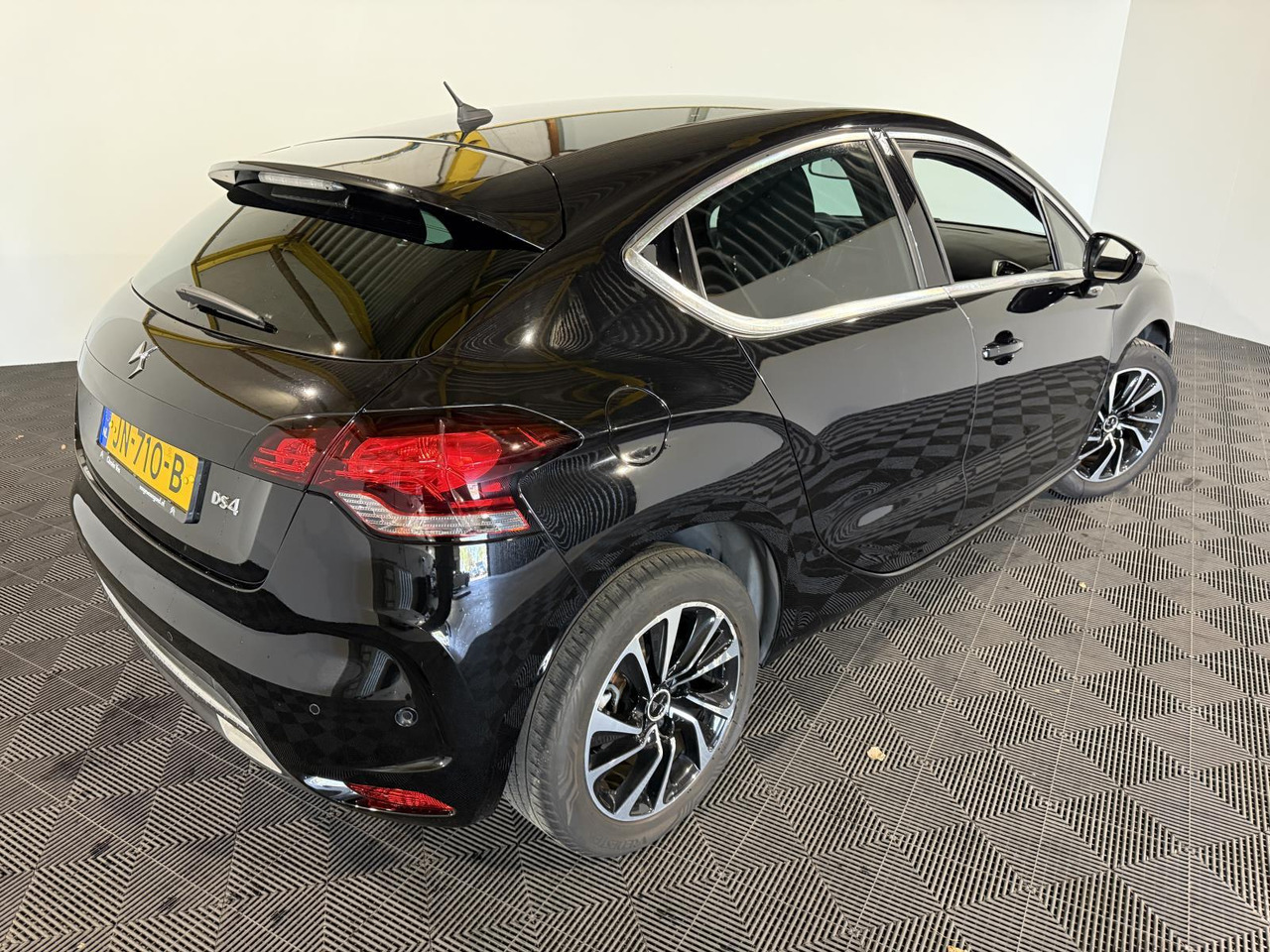 DS 4 1.2 PureTech Business JN-710-B 154.325 km - سيارة: صورة 3 DS 4 1.2 PureTech Business JN-710-B 154.325 km - سيارة: صورة 3
