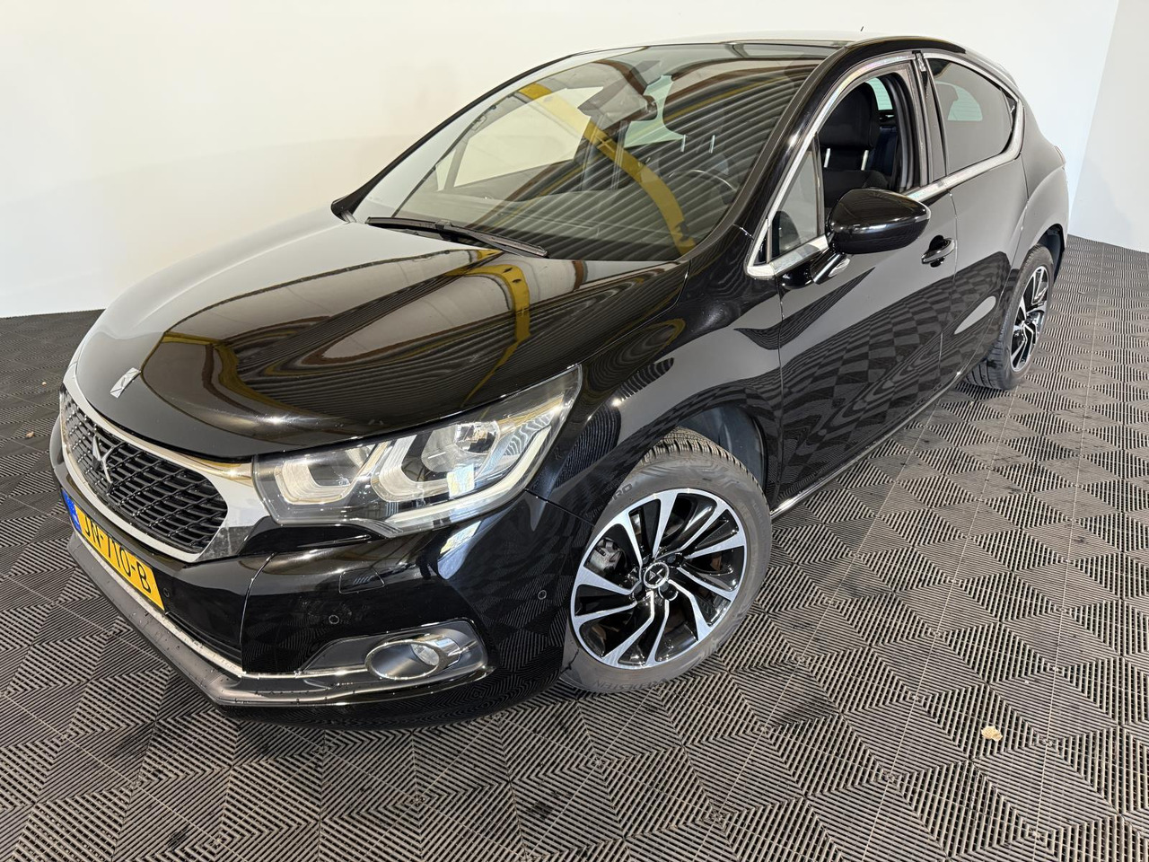 DS 4 1.2 PureTech Business JN-710-B 154.325 km - سيارة: صورة 1 DS 4 1.2 PureTech Business JN-710-B 154.325 km - سيارة: صورة 1