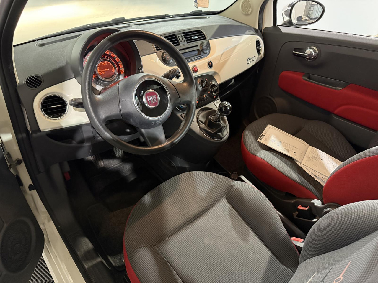 Fiat | 500 | 0.9 TwinAir Turbo Easy | 2014 | 154.667 km | 6XSP49 | Logisch - هاتشباك: صورة 5 Fiat | 500 | 0.9 TwinAir Turbo Easy | 2014 | 154.667 km | 6XSP49 | Logisch - هاتشباك: صورة 5