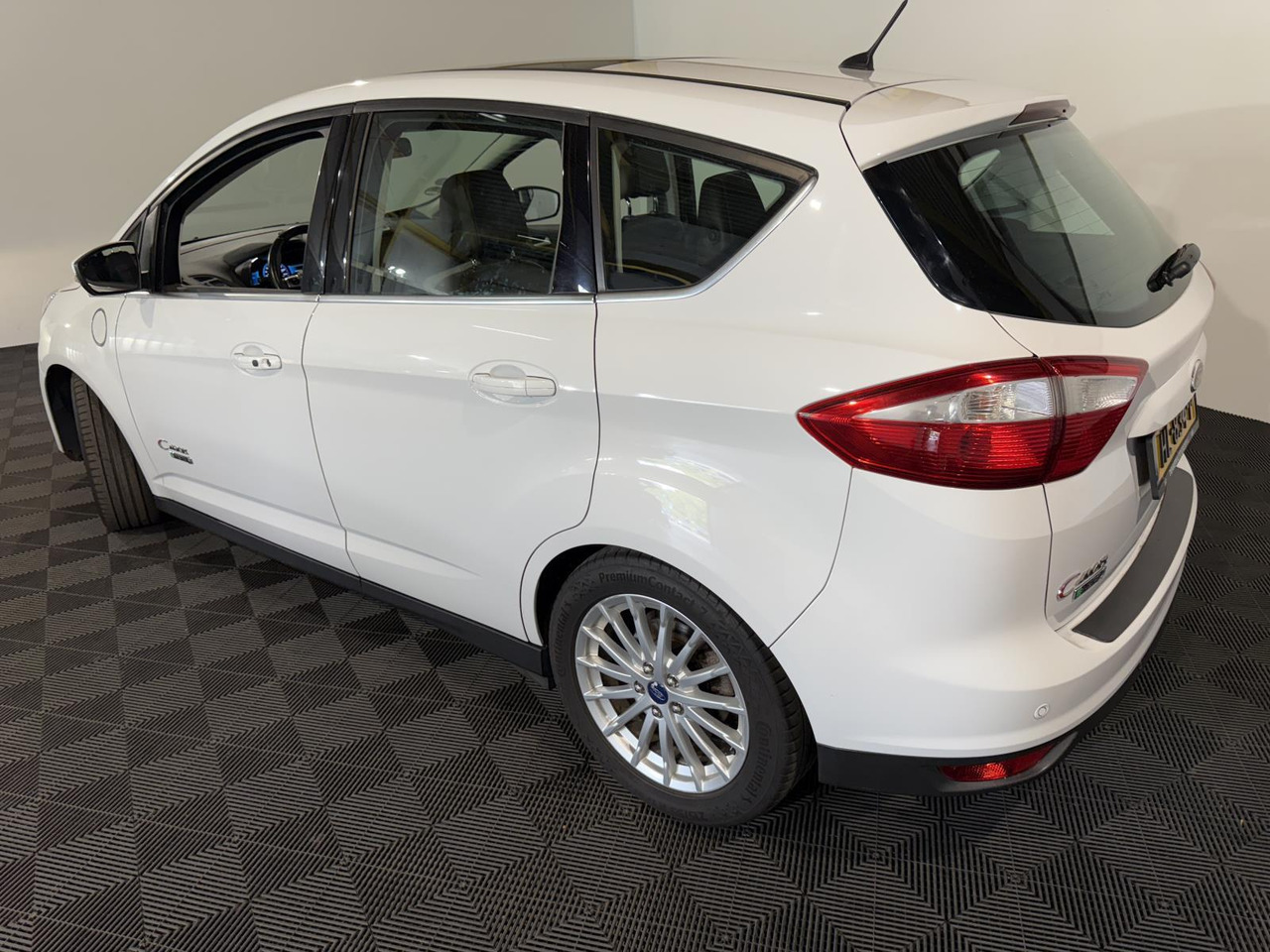 Ford C-Max 2.0 Plug-in Hybrid Titanium Plus | 2015 | 233.632 km | HL-834-P - سيارة: صورة 3 Ford C-Max 2.0 Plug-in Hybrid Titanium Plus | 2015 | 233.632 km | HL-834-P - سيارة: صورة 3