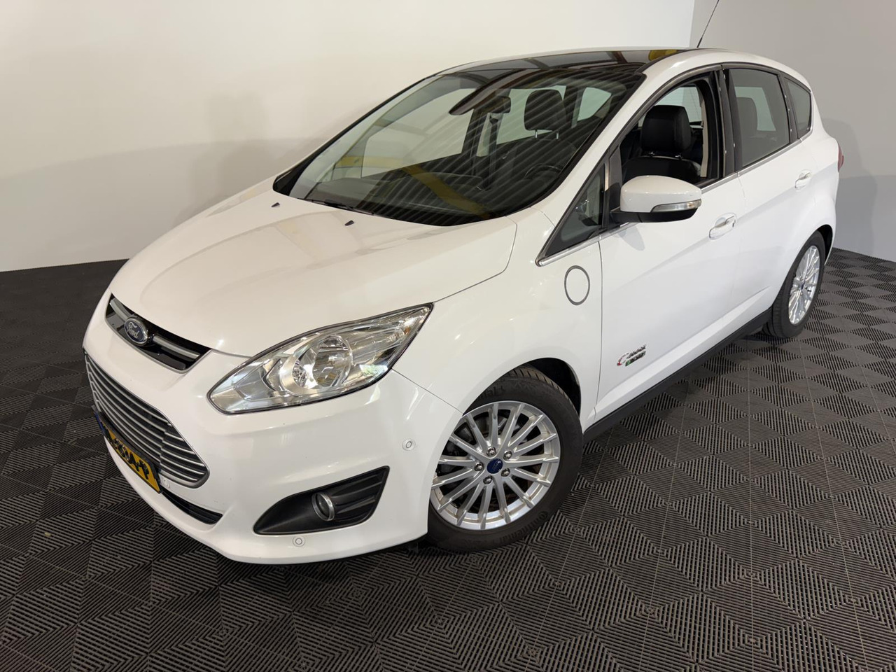Ford C-Max 2.0 Plug-in Hybrid Titanium Plus | 2015 | 233.632 km | HL-834-P - سيارة: صورة 1 Ford C-Max 2.0 Plug-in Hybrid Titanium Plus | 2015 | 233.632 km | HL-834-P - سيارة: صورة 1