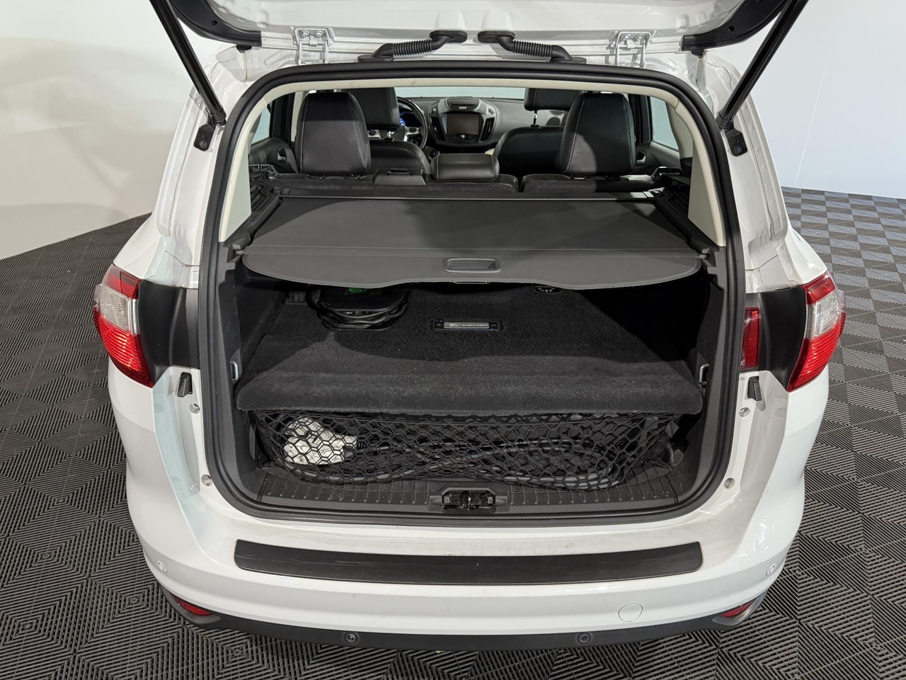 Ford C-Max 2.0 Plug-in Hybrid Titanium Plus | 2015 | 233.632 km | HL-834-P - سيارة: صورة 5 Ford C-Max 2.0 Plug-in Hybrid Titanium Plus | 2015 | 233.632 km | HL-834-P - سيارة: صورة 5