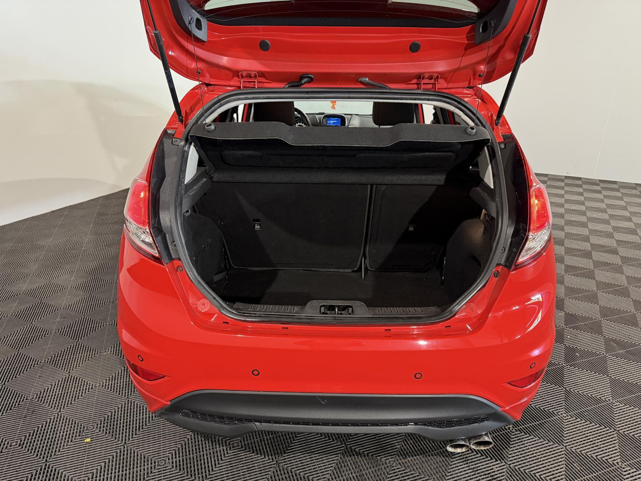 Ford | Fiesta | 1.0 EcoBoost Hot Hatch | 2014 | 193.394 km | 1TSN24 | Logisch - هاتشباك: صورة 4 Ford | Fiesta | 1.0 EcoBoost Hot Hatch | 2014 | 193.394 km | 1TSN24 | Logisch - هاتشباك: صورة 4