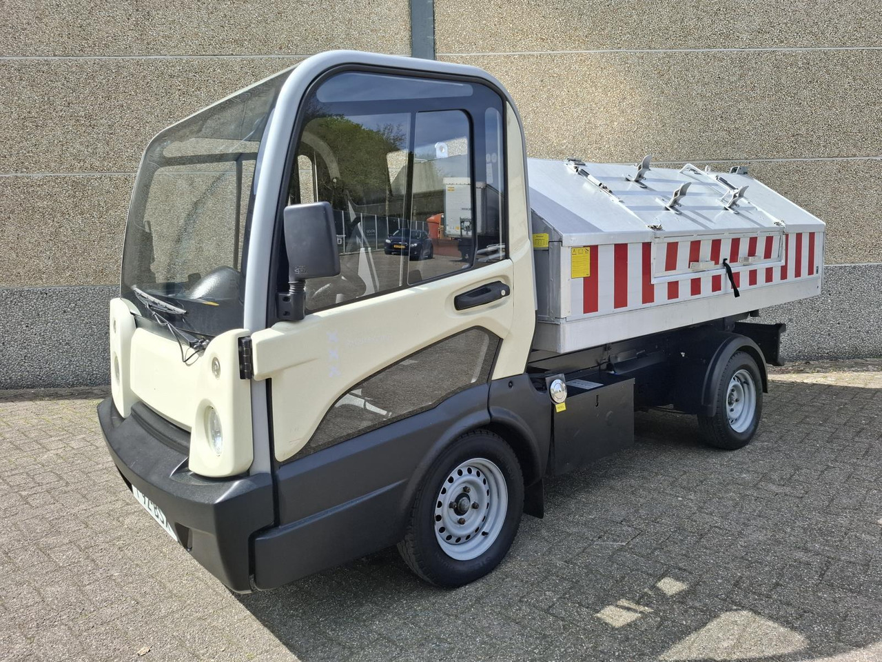 Goupil G5 Elektrische Stratenreinigingsmachine T-92-BSX - مركبة الخدمات الكهربائية: صورة 1 Goupil G5 Elektrische Stratenreinigingsmachine T-92-BSX - مركبة الخدمات الكهربائية: صورة 1