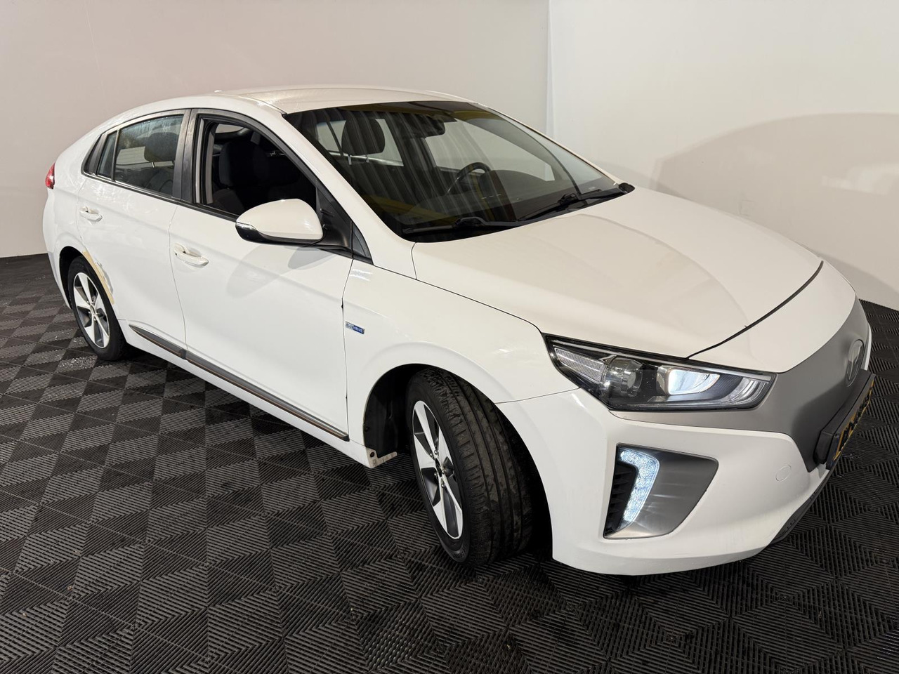 Kia | Stonic | 1.0 T-GDi DynamicLine | 2018 | 230.603 km | RL369S | Logisch - سيارة دفع رباعي: صورة 5 Kia | Stonic | 1.0 T-GDi DynamicLine | 2018 | 230.603 km | RL369S | Logisch - سيارة دفع رباعي: صورة 5