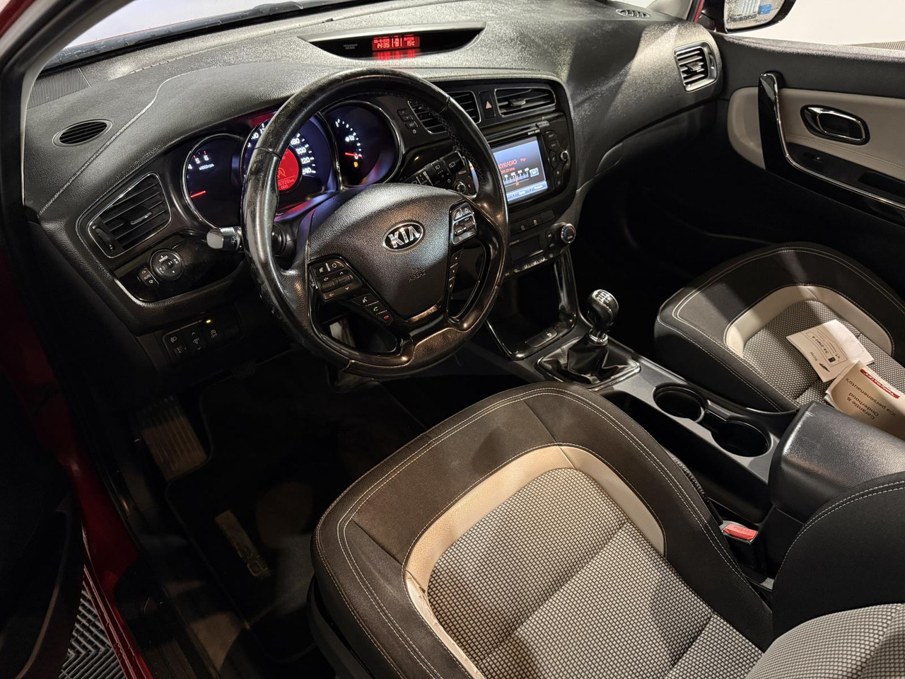 Kia | cee'd Sportswagon | 1.6 CRDi Plus Pack | 2013 | 296.728 km | 34ZNH6 | Logisch - سيارة: صورة 3 Kia | cee'd Sportswagon | 1.6 CRDi Plus Pack | 2013 | 296.728 km | 34ZNH6 | Logisch - سيارة: صورة 3