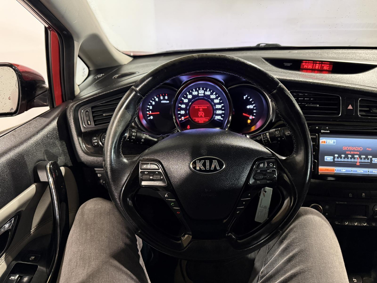 Kia | cee'd Sportswagon | 1.6 CRDi Plus Pack | 2013 | 296.728 km | 34ZNH6 | Logisch - سيارة: صورة 5 Kia | cee'd Sportswagon | 1.6 CRDi Plus Pack | 2013 | 296.728 km | 34ZNH6 | Logisch - سيارة: صورة 5