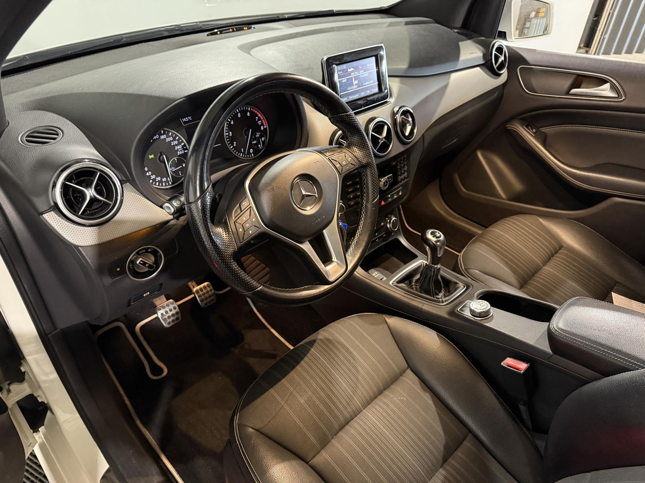 Mercedes-Benz | B-klasse | 180 Ambition | 2012 | 131.978 km | G005BR | Geen oordeel - سيارة: صورة 3 Mercedes-Benz | B-klasse | 180 Ambition | 2012 | 131.978 km | G005BR | Geen oordeel - سيارة: صورة 3