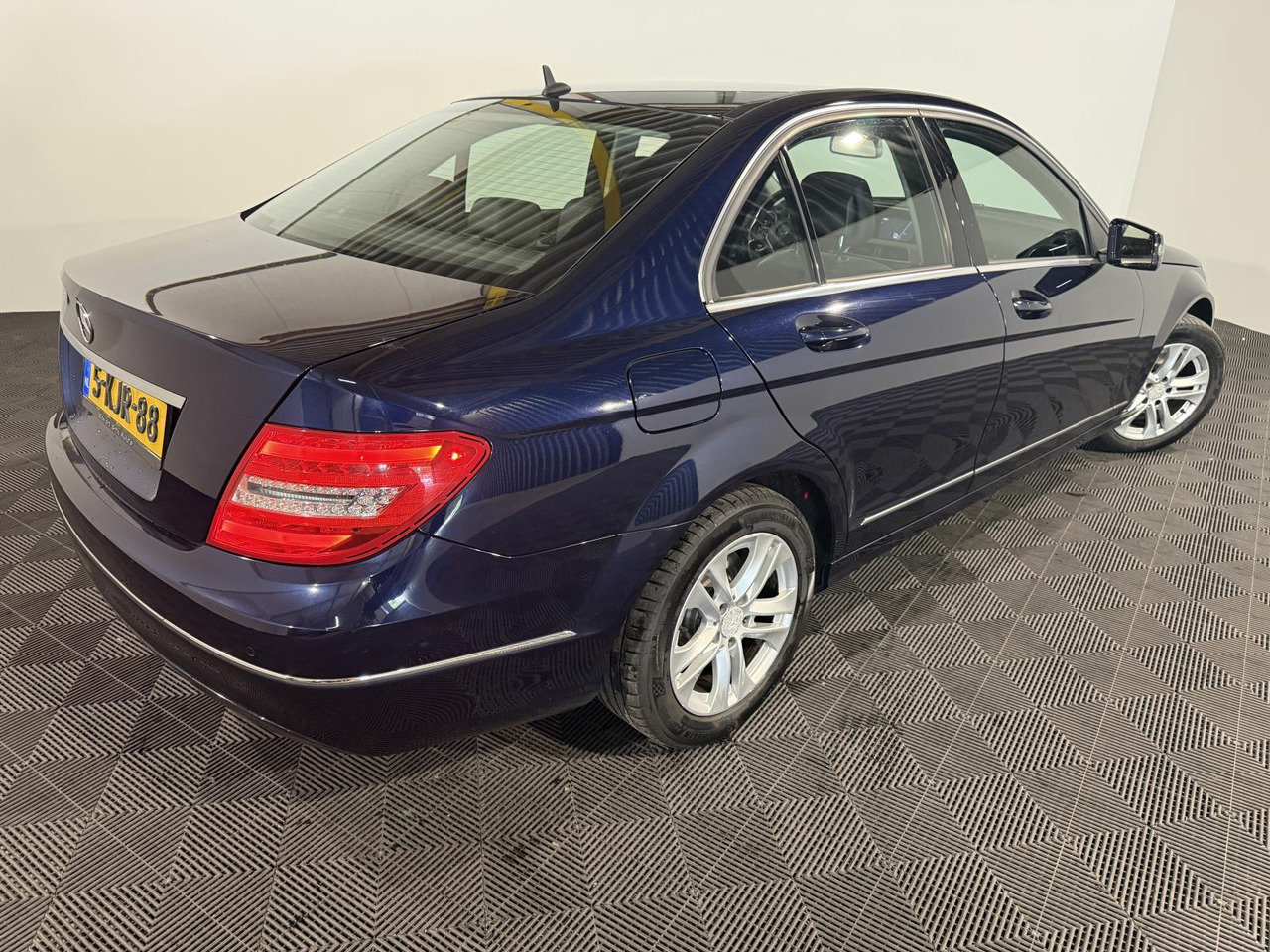 Mercedes-Benz C-klasse 220 CDI BlueEFFICIENCY Edition Avantgarde | 2013 | 348.866 km | 5-KJR-88 - سيدان: صورة 3 Mercedes-Benz C-klasse 220 CDI BlueEFFICIENCY Edition Avantgarde | 2013 | 348.866 km | 5-KJR-88 - سيدان: صورة 3
