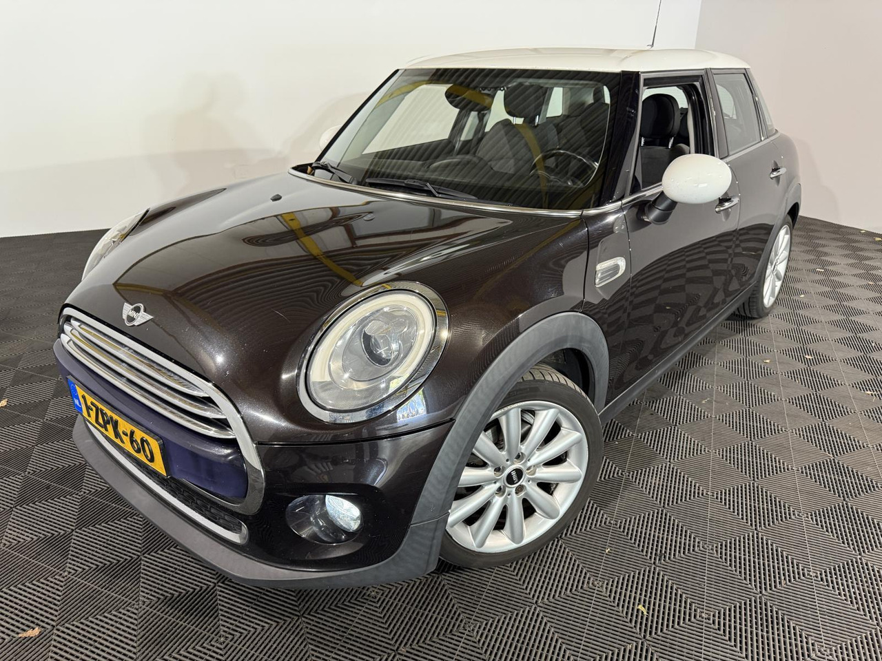 Mini | Mini | 1.5 Cooper Chili Business | 2015 | 201.355 km | 1ZPK60 | Logisch - هاتشباك: صورة 1 Mini | Mini | 1.5 Cooper Chili Business | 2015 | 201.355 km | 1ZPK60 | Logisch - هاتشباك: صورة 1