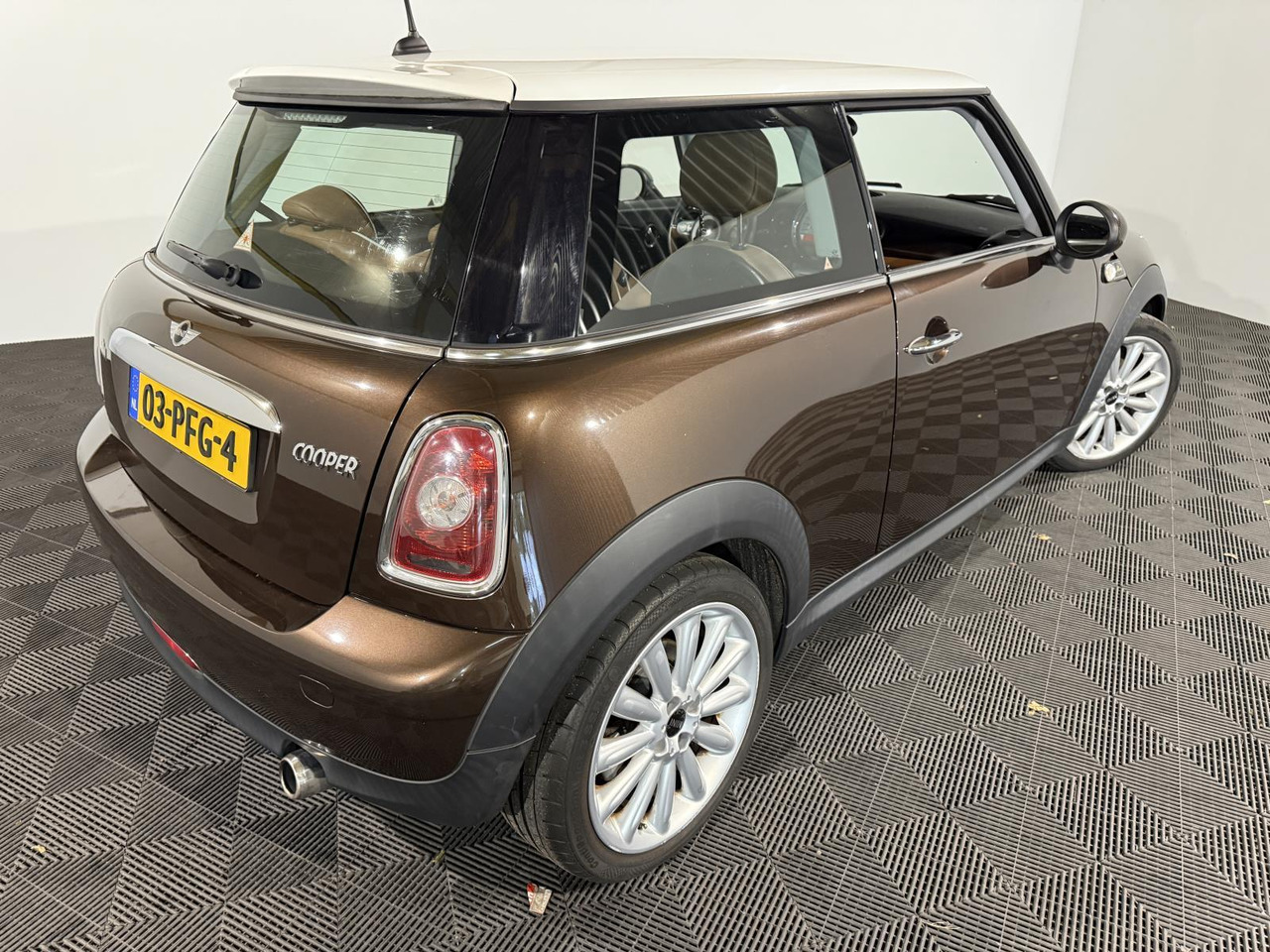Mini | Mini | 1.6 Cooper Mayfair | 2011 | 199.566 km | 03PFG4 | Logisch - هاتشباك: صورة 4 Mini | Mini | 1.6 Cooper Mayfair | 2011 | 199.566 km | 03PFG4 | Logisch - هاتشباك: صورة 4