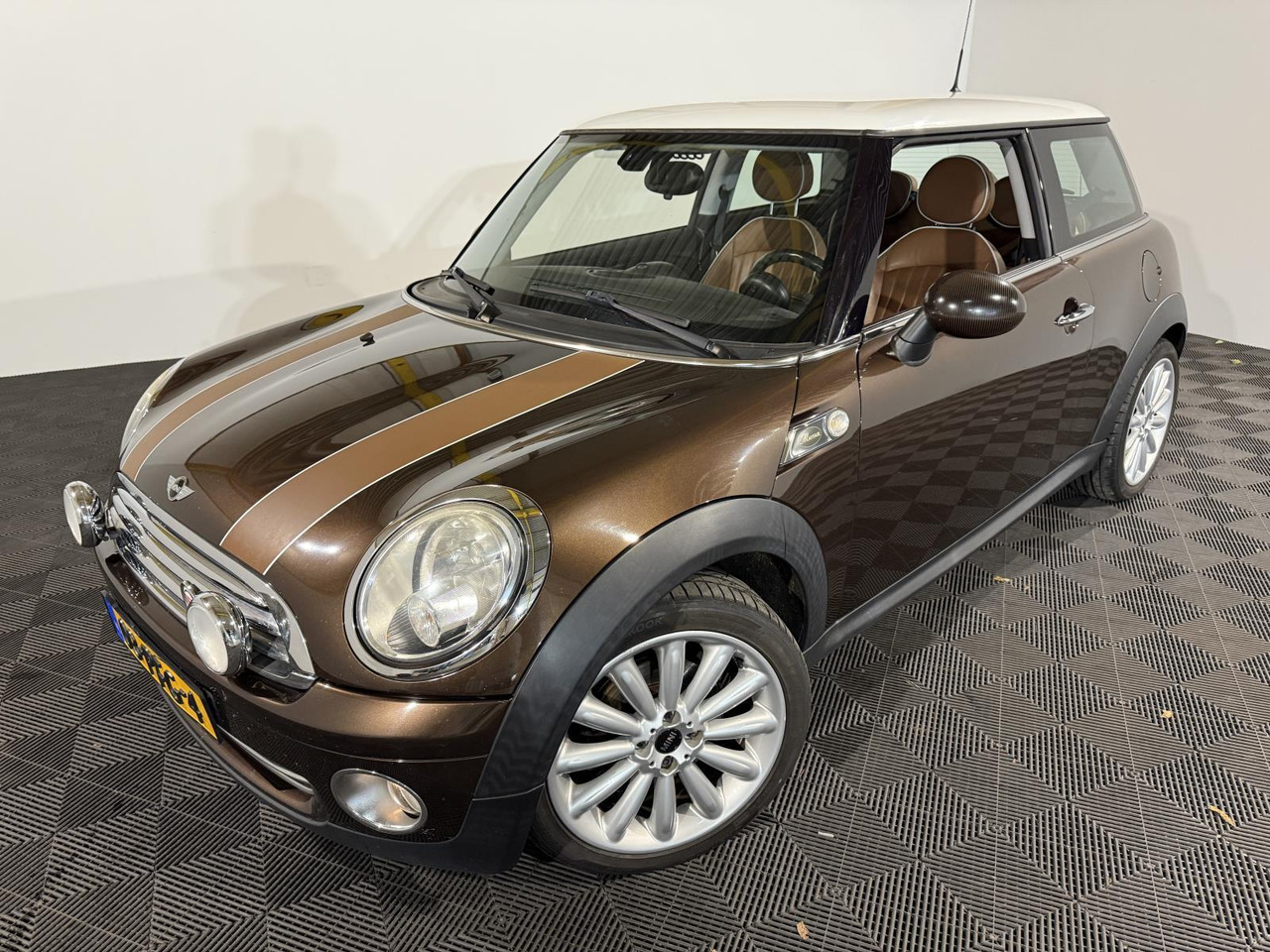 Mini | Mini | 1.6 Cooper Mayfair | 2011 | 199.566 km | 03PFG4 | Logisch - هاتشباك: صورة 1 Mini | Mini | 1.6 Cooper Mayfair | 2011 | 199.566 km | 03PFG4 | Logisch - هاتشباك: صورة 1