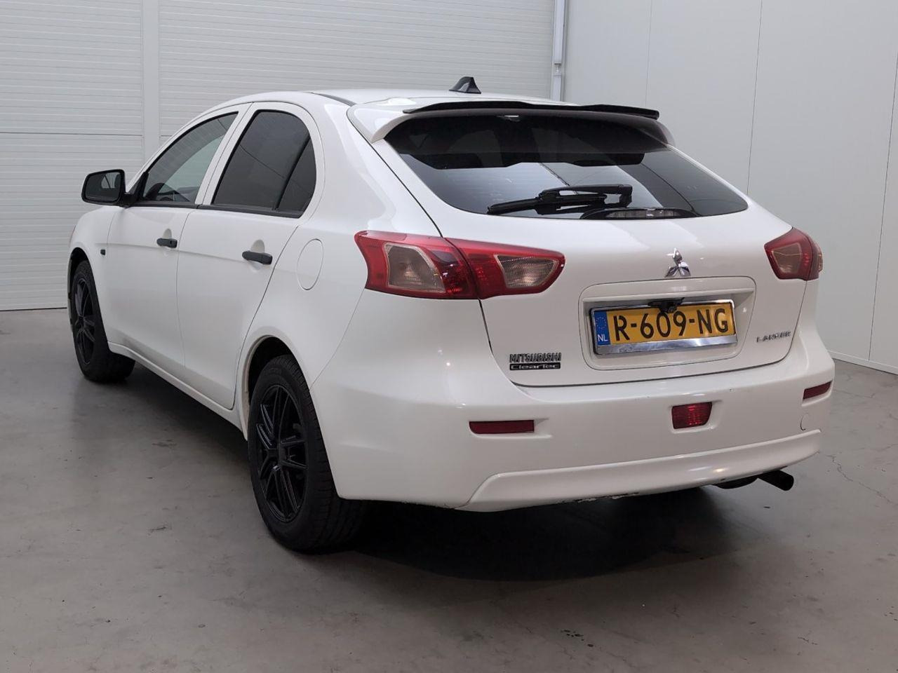Mitsubishi Lancer Sportback 1.6 Limited Edition | 2016 | 216.592 km | R609NG | NAP: Geen oordeel - هاتشباك: صورة 3 Mitsubishi Lancer Sportback 1.6 Limited Edition | 2016 | 216.592 km | R609NG | NAP: Geen oordeel - هاتشباك: صورة 3