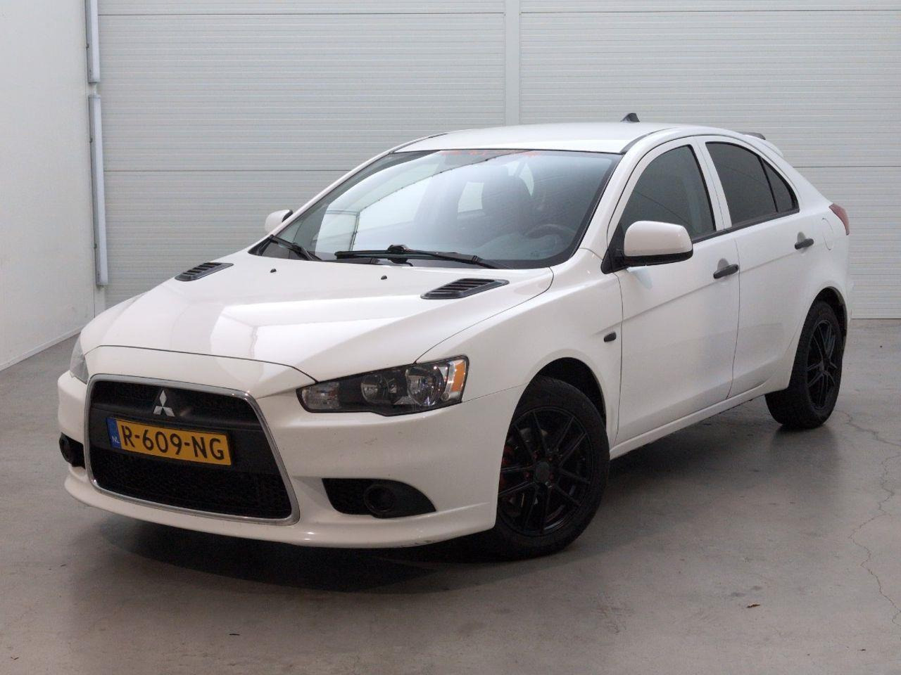 Mitsubishi Lancer Sportback 1.6 Limited Edition | 2016 | 216.592 km | R609NG | NAP: Geen oordeel - هاتشباك: صورة 1 Mitsubishi Lancer Sportback 1.6 Limited Edition | 2016 | 216.592 km | R609NG | NAP: Geen oordeel - هاتشباك: صورة 1