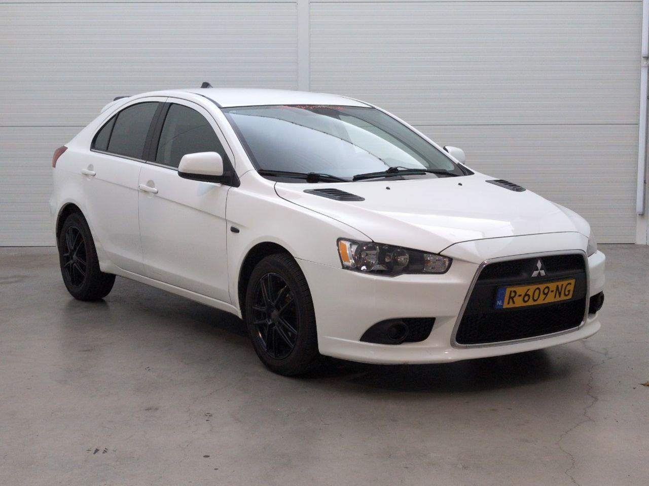 Mitsubishi Lancer Sportback 1.6 Limited Edition | 2016 | 216.592 km | R609NG | NAP: Geen oordeel - هاتشباك: صورة 2 Mitsubishi Lancer Sportback 1.6 Limited Edition | 2016 | 216.592 km | R609NG | NAP: Geen oordeel - هاتشباك: صورة 2