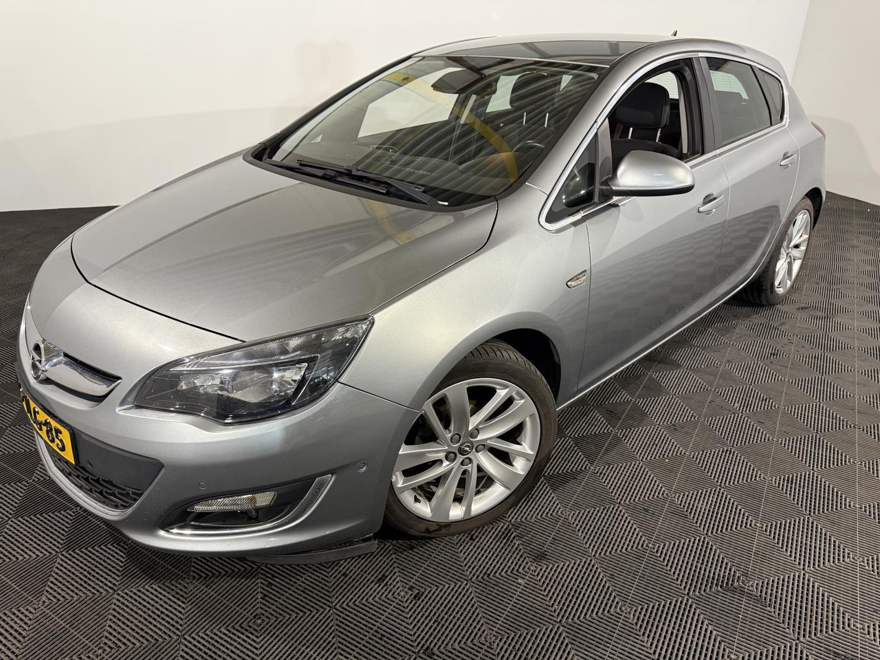 Opel Astra 1.4 Turbo Sport |2014 | 198.191 km | 6-TLG-85 - هاتشباك: صورة 1 Opel Astra 1.4 Turbo Sport |2014 | 198.191 km | 6-TLG-85 - هاتشباك: صورة 1