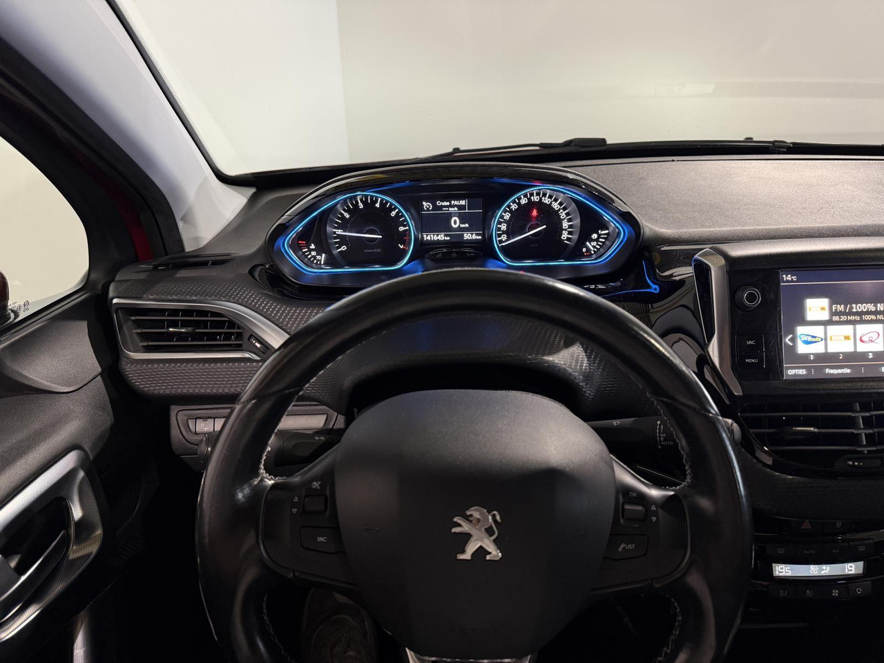 سيارة Peugeot 2008 1.2 PureTech Blue Lease Executive RF-108-N 141.645 km: صورة 12