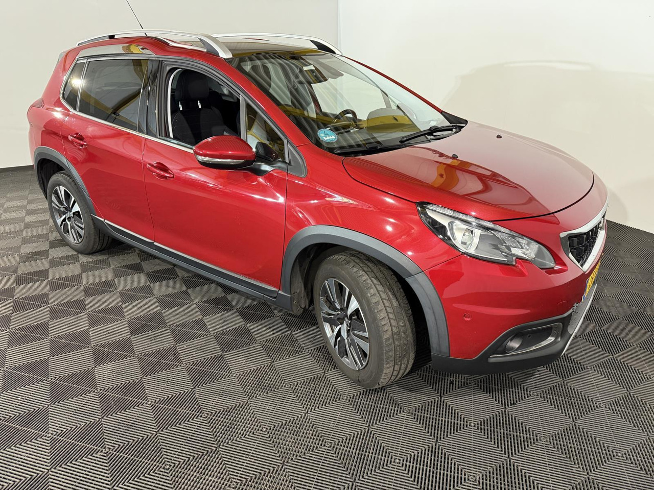 سيارة Peugeot 2008 1.2 PureTech Blue Lease Executive RF-108-N 141.645 km: صورة 6