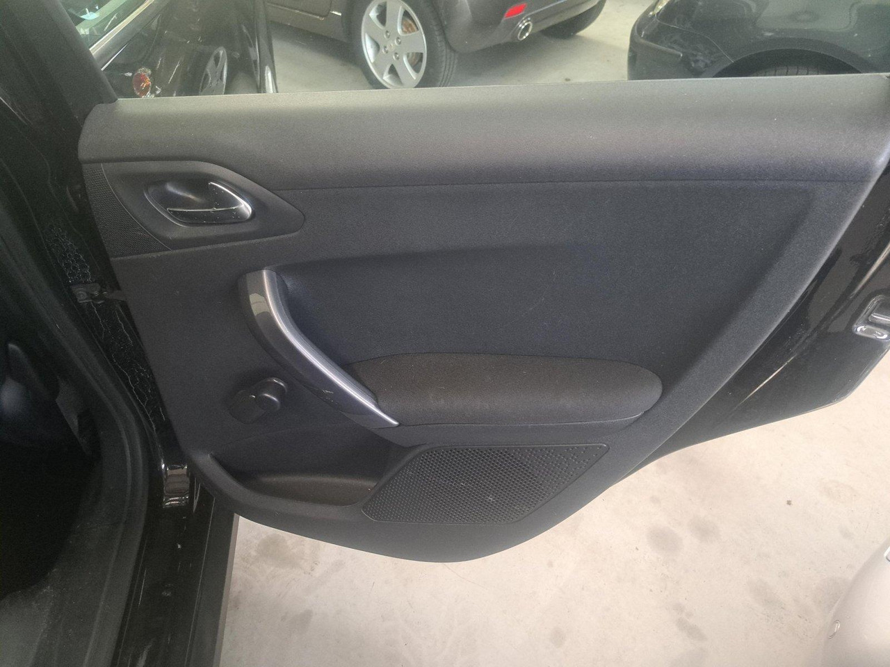 Peugeot | 2008 | 1.2 PureTech Blue Lion | 2016 | 159.008 km | KS512G | Logisch - سيارة دفع رباعي: صورة 5 Peugeot | 2008 | 1.2 PureTech Blue Lion | 2016 | 159.008 km | KS512G | Logisch - سيارة دفع رباعي: صورة 5