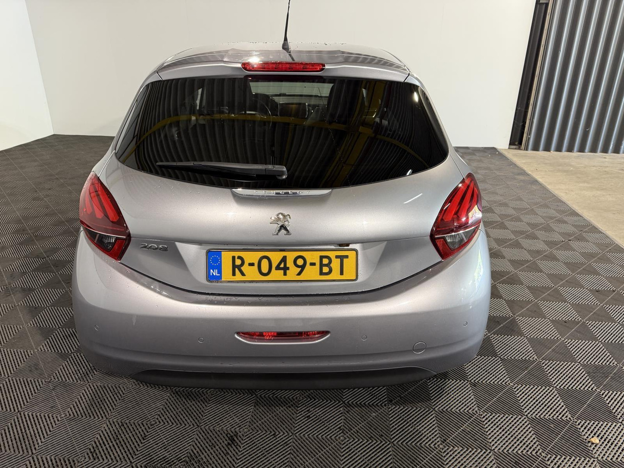 Peugeot | 208 | 1.5 BlueHDi Blue Lease Allure | 2019 | 183.354 km | R049BT | Geen oordeel - هاتشباك: صورة 4 Peugeot | 208 | 1.5 BlueHDi Blue Lease Allure | 2019 | 183.354 km | R049BT | Geen oordeel - هاتشباك: صورة 4