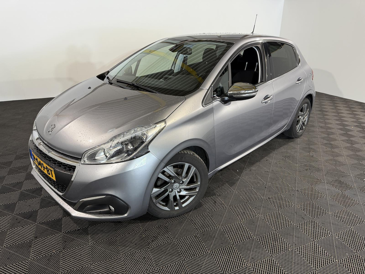 Peugeot | 208 | 1.5 BlueHDi Blue Lease Allure | 2019 | 183.354 km | R049BT | Geen oordeel - هاتشباك: صورة 1 Peugeot | 208 | 1.5 BlueHDi Blue Lease Allure | 2019 | 183.354 km | R049BT | Geen oordeel - هاتشباك: صورة 1