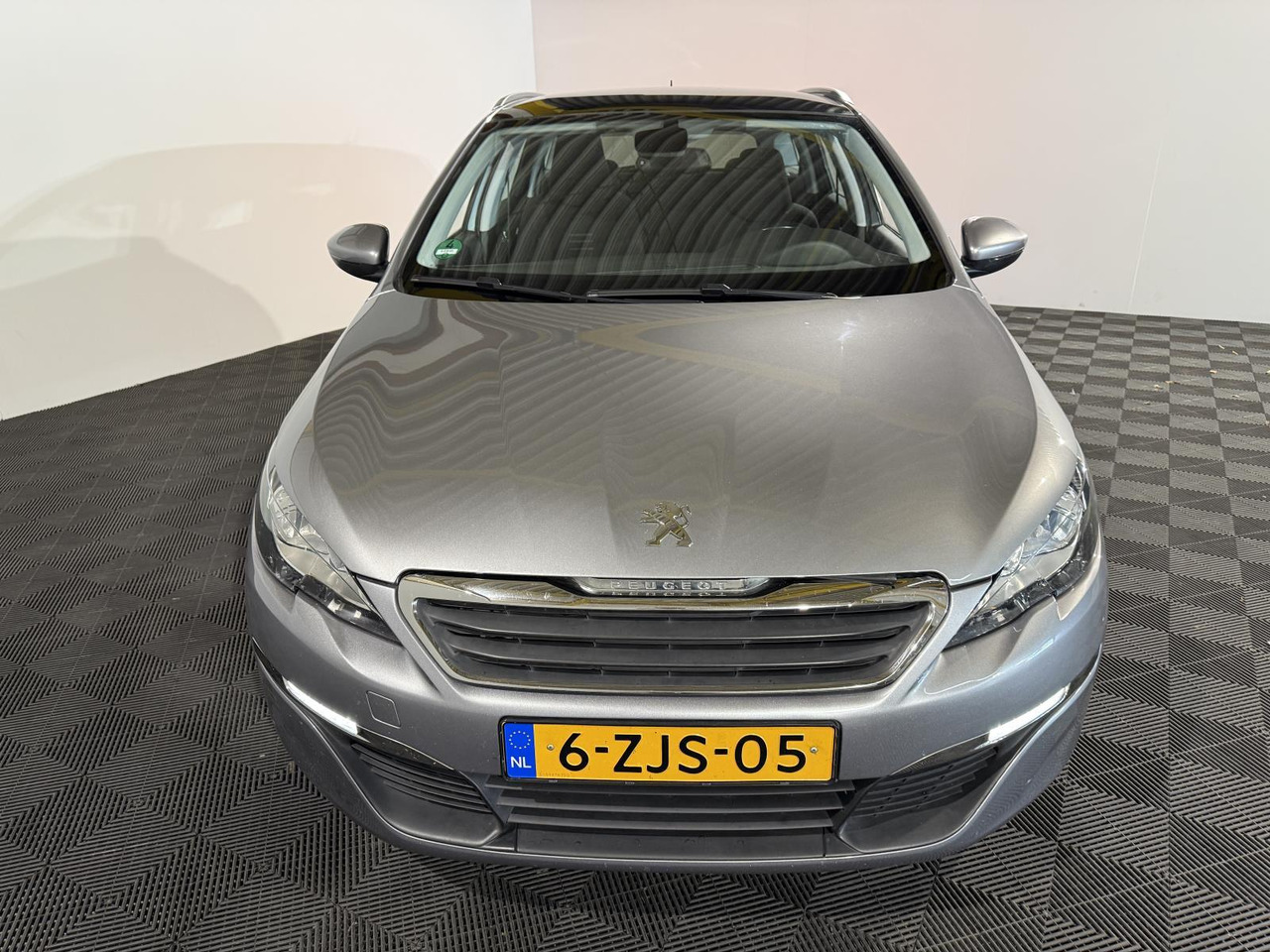 Peugeot | 308 SW | 1.2 e-THP Allure | 2015 | 158.352 km | 6ZJS05 | Logisch - سيارة: صورة 4 Peugeot | 308 SW | 1.2 e-THP Allure | 2015 | 158.352 km | 6ZJS05 | Logisch - سيارة: صورة 4