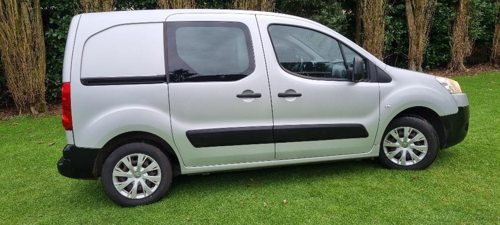 Peugeot Partner 120 1.6 HDI L1 XT Profit + | 2011 | 117.486 km | 7-VLP-25 - فان المدمجة: صورة 3 Peugeot Partner 120 1.6 HDI L1 XT Profit + | 2011 | 117.486 km | 7-VLP-25 - فان المدمجة: صورة 3