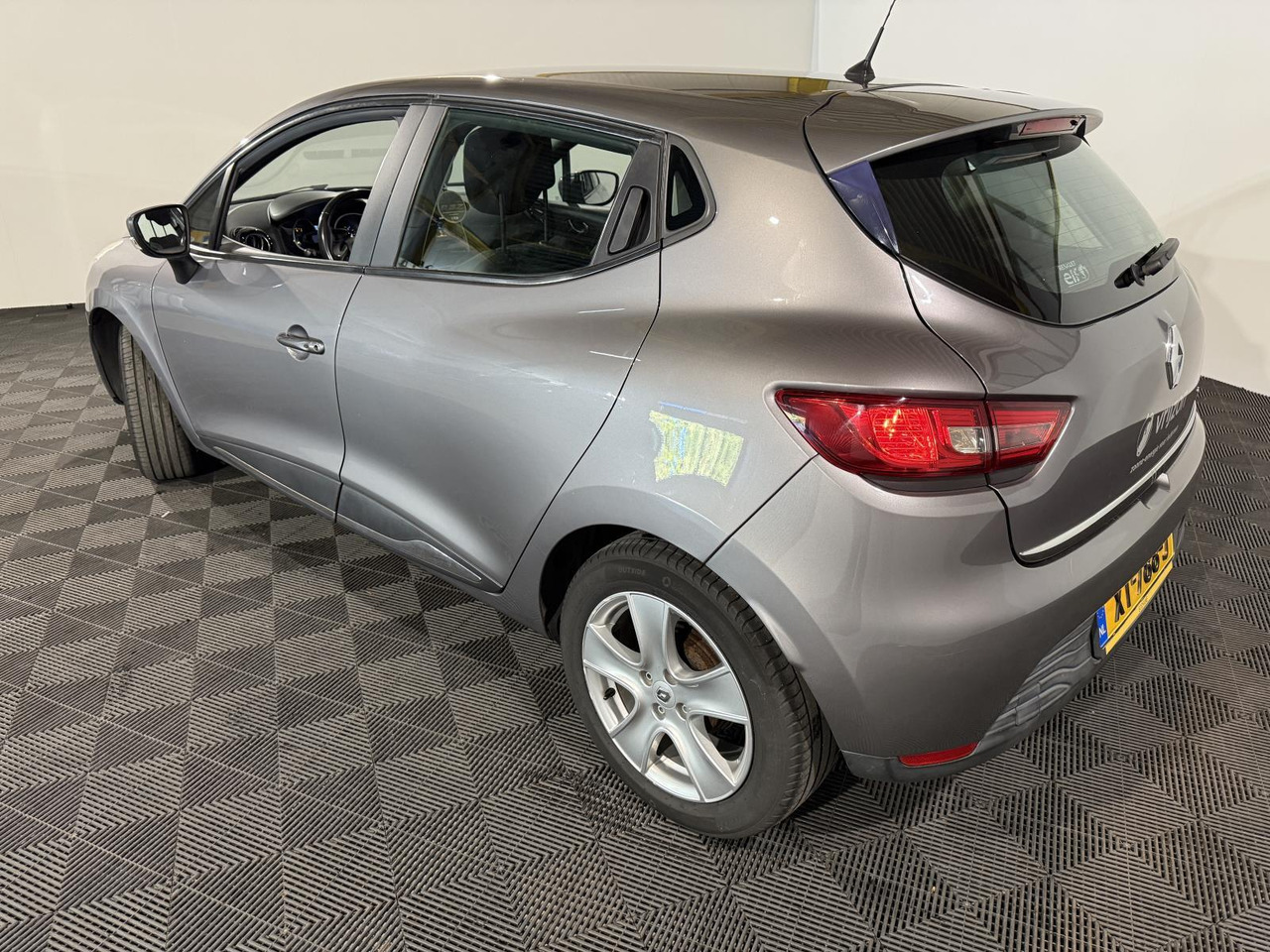 Renault | Clio | 0.9 TCe Dynamique | 2016 | 192.462 km | XT788J | Geen oordeel - هاتشباك: صورة 3 Renault | Clio | 0.9 TCe Dynamique | 2016 | 192.462 km | XT788J | Geen oordeel - هاتشباك: صورة 3