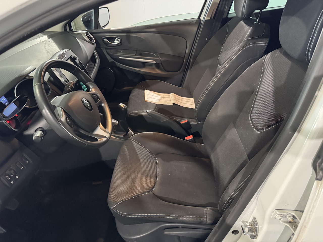 Renault Clio 0.9 TCe ECO Night&Day | 2015 | 170.065 km | HD-254 T - هاتشباك: صورة 3 Renault Clio 0.9 TCe ECO Night&Day | 2015 | 170.065 km | HD-254 T - هاتشباك: صورة 3