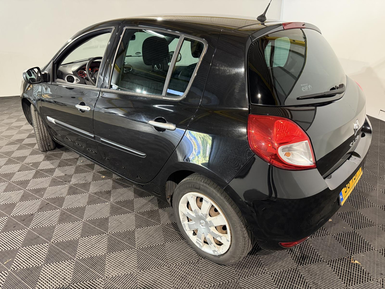Renault | Clio | 1.2 Authentique | 2012 | 216.427 km | 56TSF7 | Logisch - هاتشباك: صورة 3 Renault | Clio | 1.2 Authentique | 2012 | 216.427 km | 56TSF7 | Logisch - هاتشباك: صورة 3