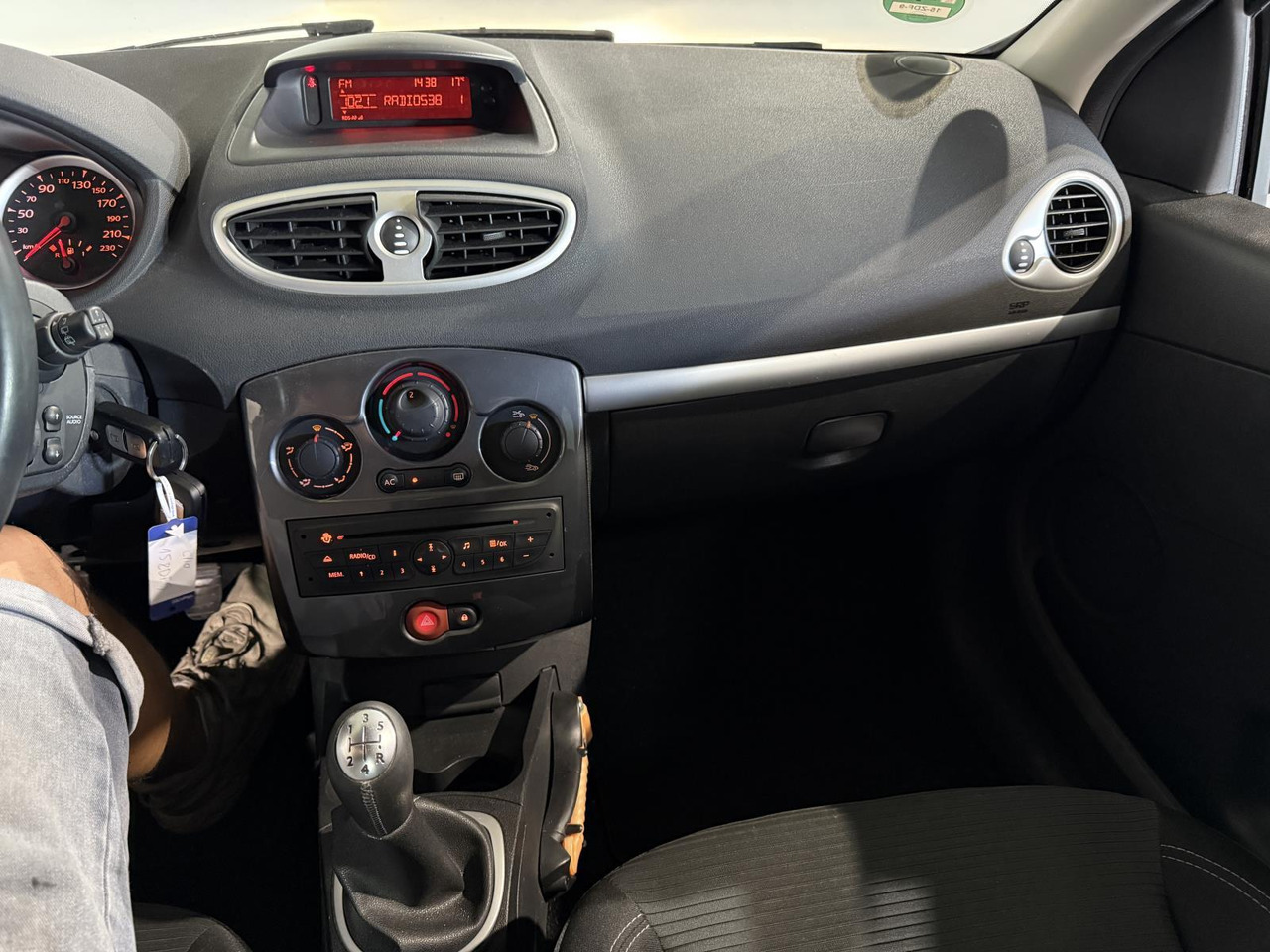 Renault Clio 1.2 TCe Collection | 2012 | 179.266 km | 15-ZDF-9 - هاتشباك: صورة 5 Renault Clio 1.2 TCe Collection | 2012 | 179.266 km | 15-ZDF-9 - هاتشباك: صورة 5