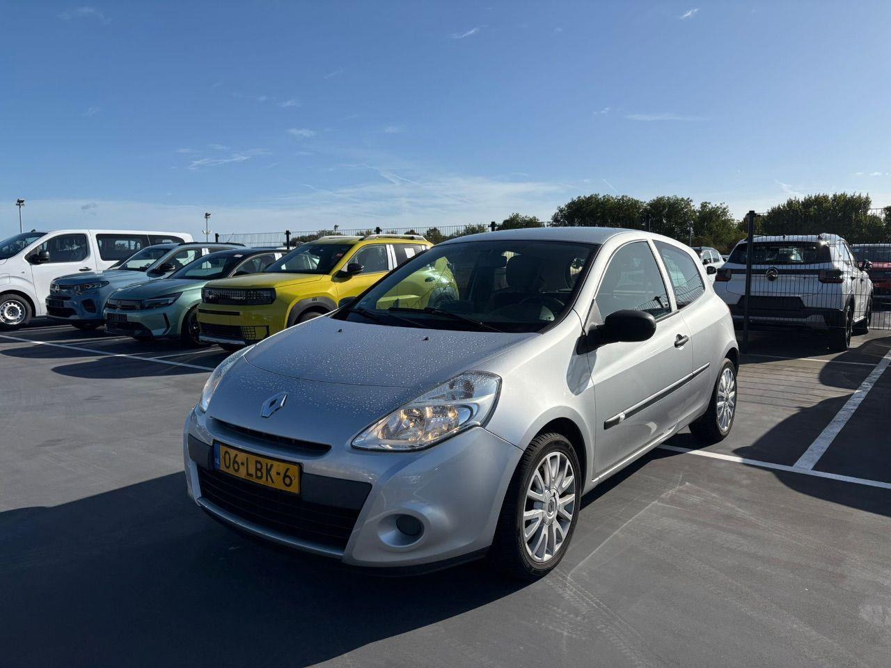 Renault Clio 1.2 TCe Special Line | 2010 | 130.181 km | 06LBK6 | NAP: Logisch - هاتشباك: صورة 1 Renault Clio 1.2 TCe Special Line | 2010 | 130.181 km | 06LBK6 | NAP: Logisch - هاتشباك: صورة 1