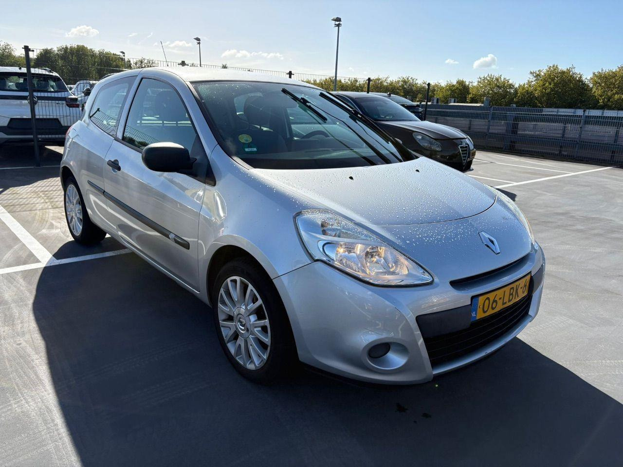 Renault Clio 1.2 TCe Special Line | 2010 | 130.181 km | 06LBK6 | NAP: Logisch - هاتشباك: صورة 2 Renault Clio 1.2 TCe Special Line | 2010 | 130.181 km | 06LBK6 | NAP: Logisch - هاتشباك: صورة 2