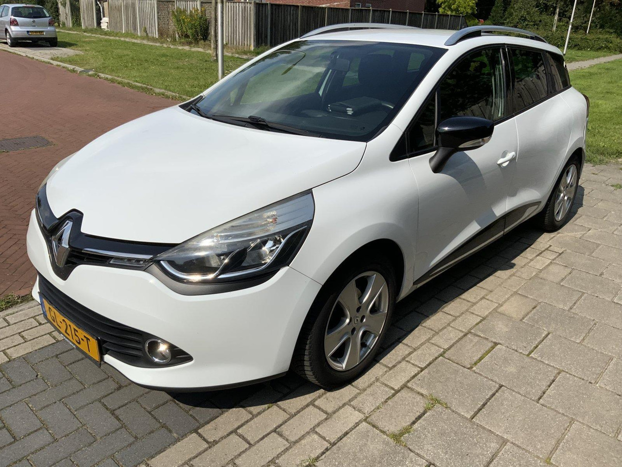 Renault | Clio Estate | 0.9 TCe Expression | 2015 | 120.426 km | GL-215-T - سيارة: صورة 1 Renault | Clio Estate | 0.9 TCe Expression | 2015 | 120.426 km | GL-215-T - سيارة: صورة 1