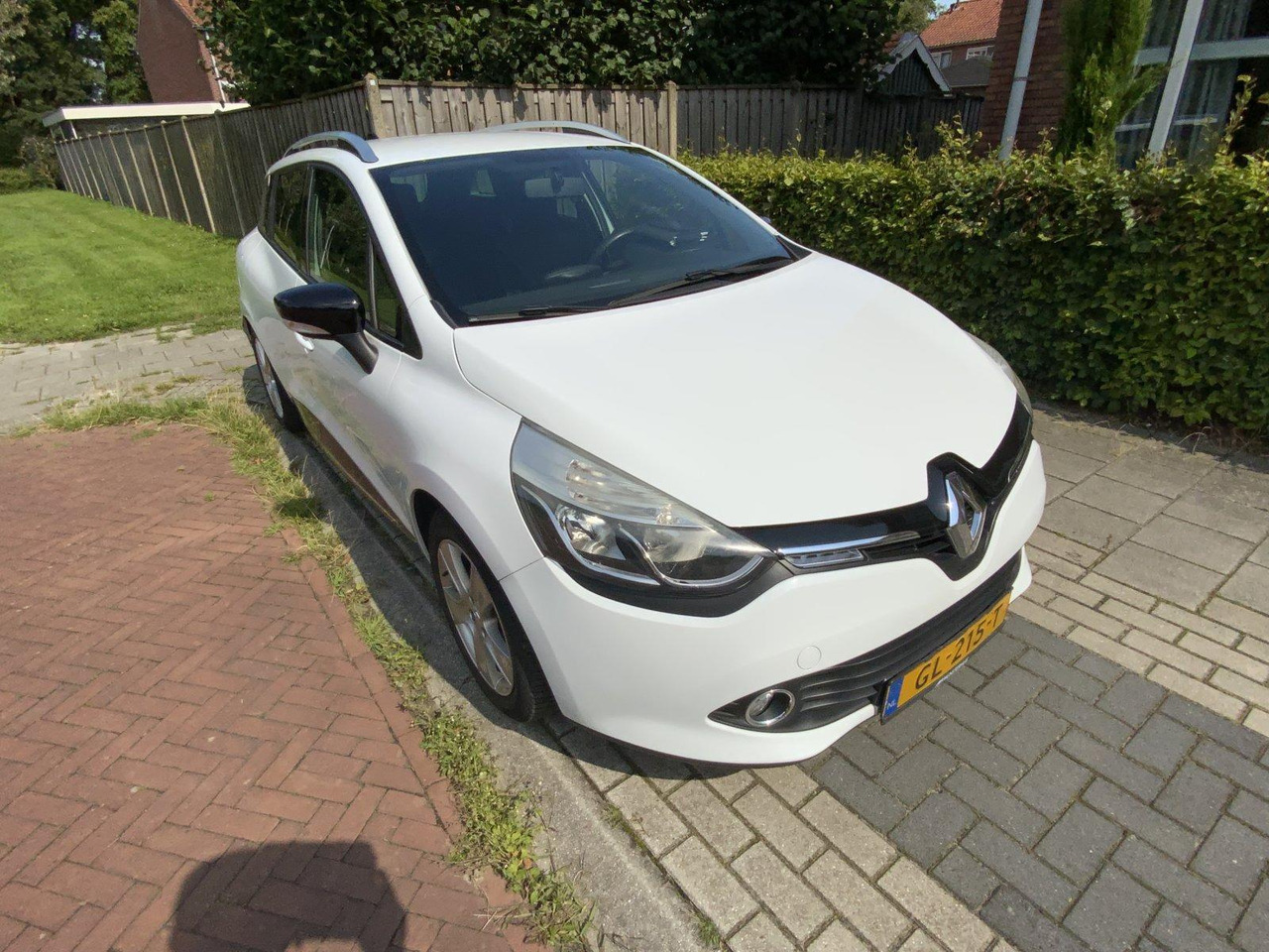Renault | Clio Estate | 0.9 TCe Expression | 2015 | 120.426 km | GL-215-T - سيارة: صورة 3 Renault | Clio Estate | 0.9 TCe Expression | 2015 | 120.426 km | GL-215-T - سيارة: صورة 3